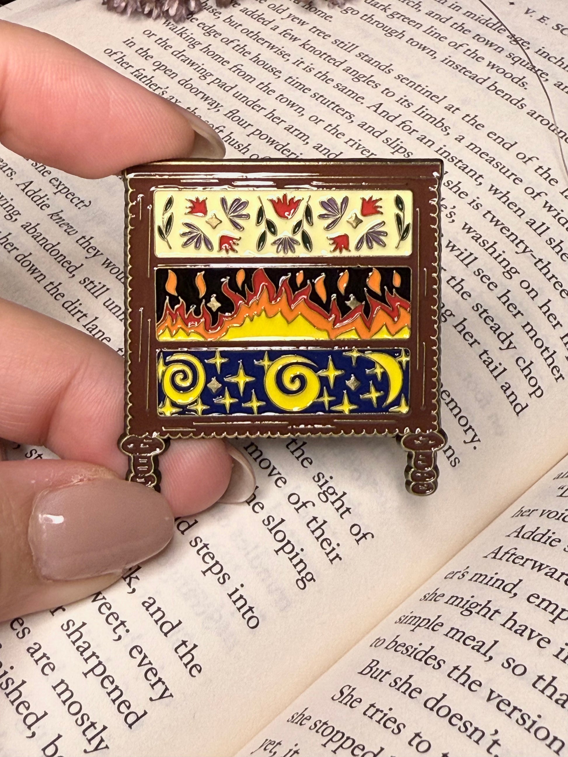 ACOTAR dresser pin – The BookClub Boutique ACOTAR dresser pin – The BookClub Boutique