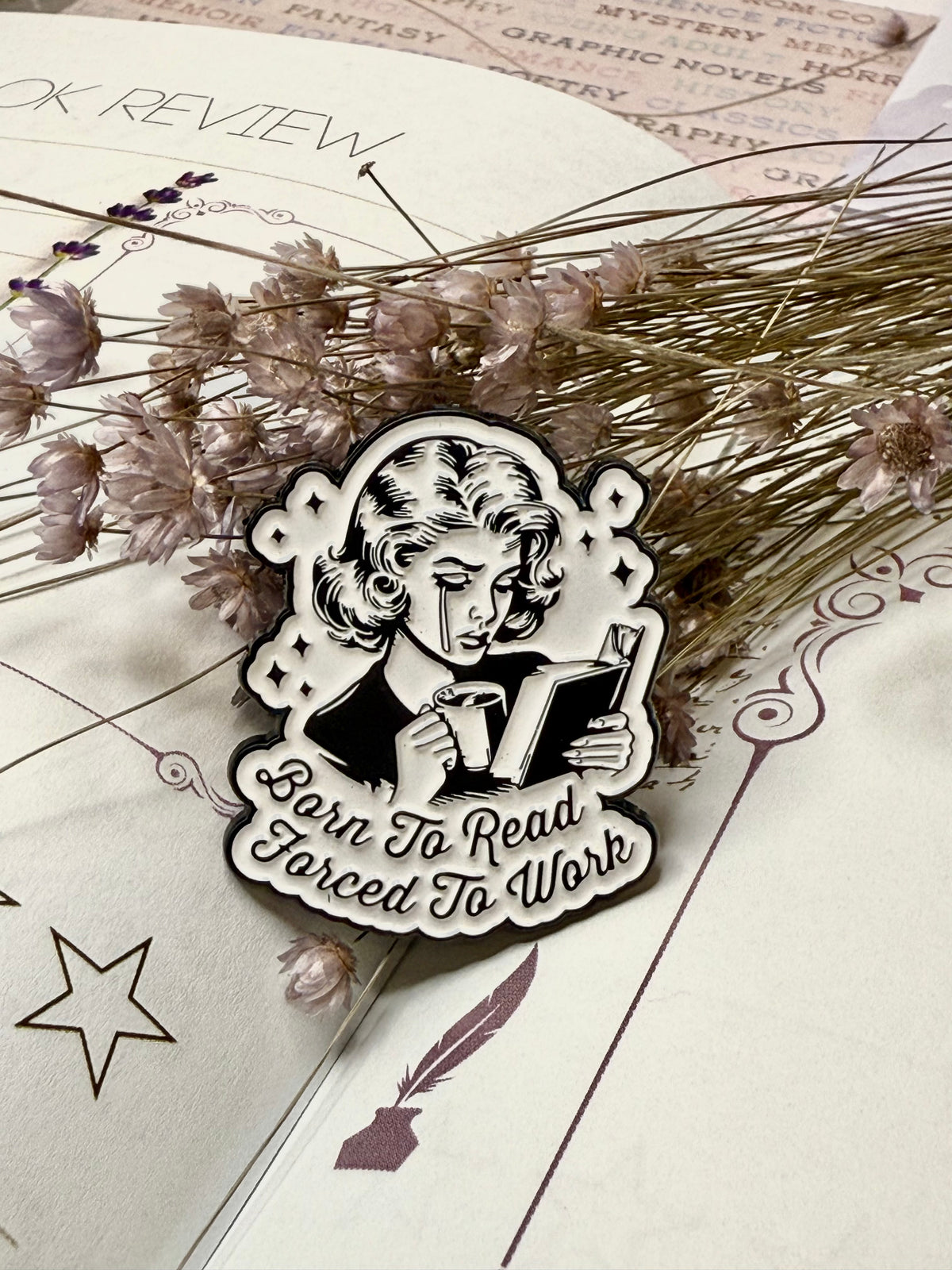 Born to read, force tu work - enamel pin